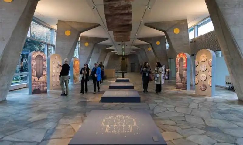 „Monumente medievale sârbe aflate în pericol”, expoziţie vernisată la Timişoara