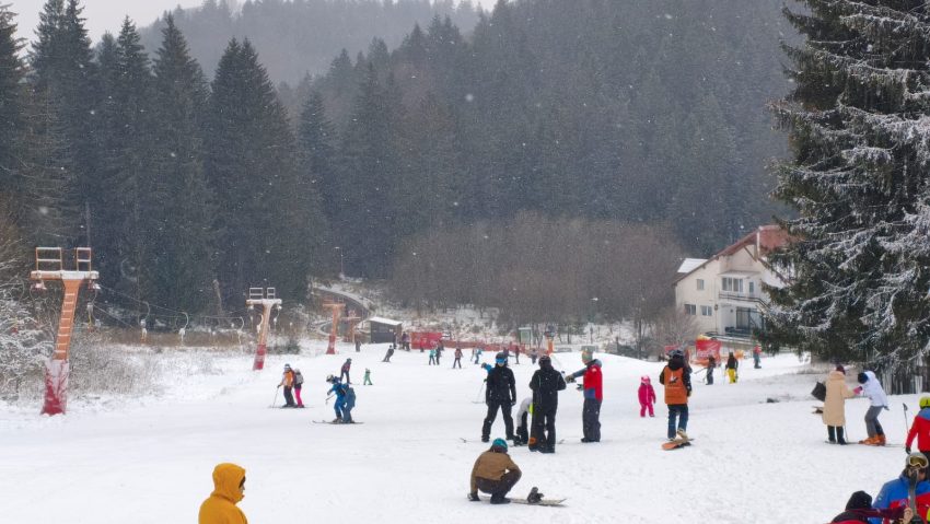 Poiana Brașov. S-au deschis pârtiile Bradul și Stadion