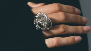 BUCUREȘTI: Târg de bijuterie contemporană la Galeria Kulterra