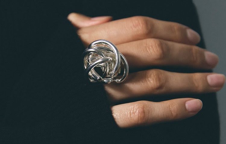 BUCUREȘTI: Târg de bijuterie contemporană la Galeria Kulterra