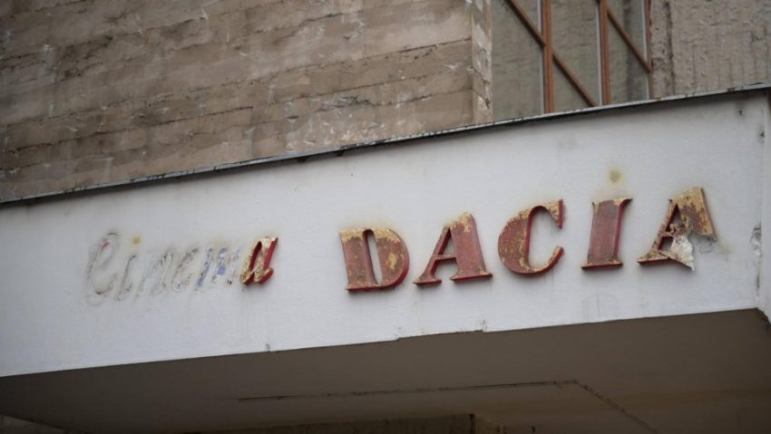 MARAMUREȘ: Clădirea vechiului Cinema Dacia din Baia Mare, transformată în centru cultural-educativ pentru tineret