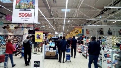 Programul marilor magazine, de sărbători