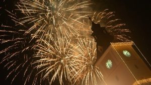 Studiu: Aproape jumătate dintre români vor întâmpina Anul Nou acasă!