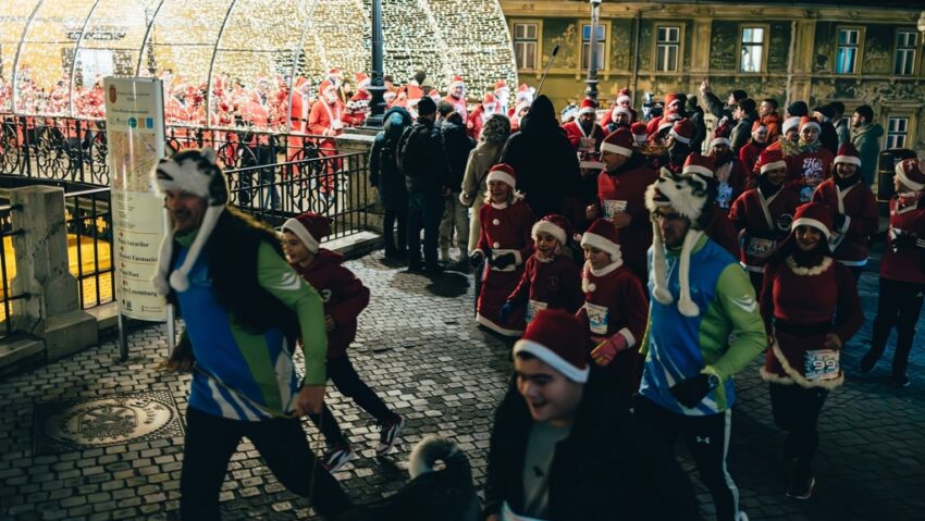 SIBIU: Marea Moșmondeală adună zeci de „Moși” la start