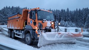 Se circulă în condiții de iarnă pe drumurile din centrul țării