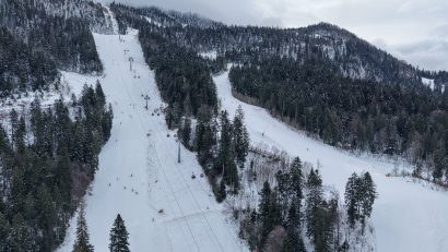 Schi în Poiana Brașov: Din weekend, va funcționa nocturna pe pârtia Lupului inferior și se va schia pe Subteleferic