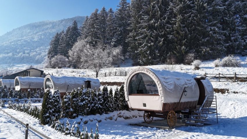 Turiştii care vin la munte se pot bucura de un sejur inedit