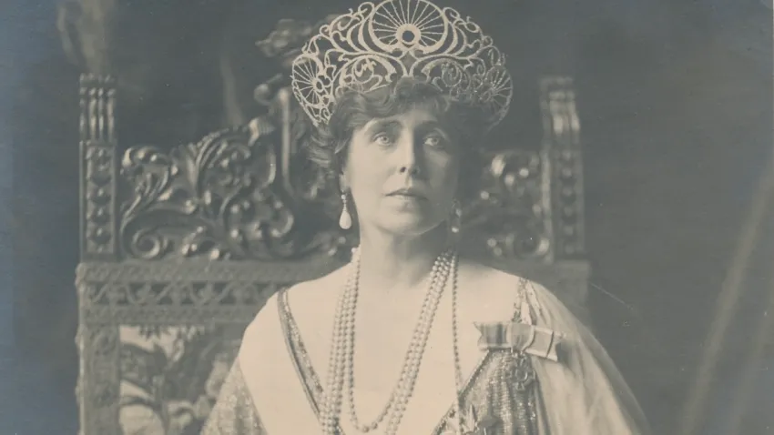 Expoziția „EA: Regina și Marea” va avea loc la Cazinoul din Constanța