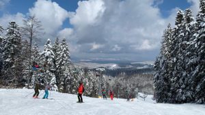 Condiţii bune de schi în Postăvarul