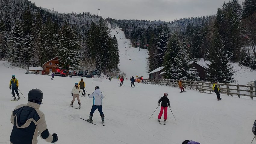 Grad de ocupare de peste 50% pentru vacanța de schi din Poiana Brașov