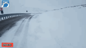 Ninsori și vânt puternic: Circulație restricționată pe DN 67C