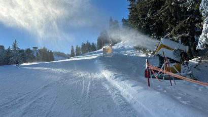 Se produce zăpadă artificială pe pârtiile din Poiana Brașov!