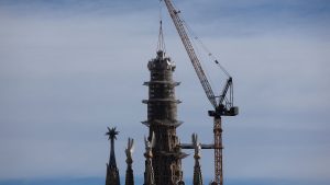 Cel mai înalt turn al bazilicii Sagrada Familia a fost finalizat