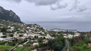 Insula Capri va interzice accesul grupurilor de peste 40 de persoane