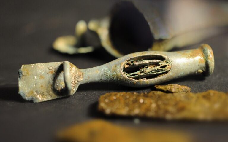 Expoziţia „Enigmele comorilor”, până în martie, la Muzeul Județean Mureș