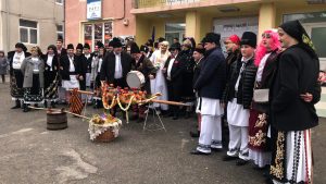 „Tocma și Nunta Cornilor Bănia 2026” – tradiție, joc și voie bună în Caraș-Severin