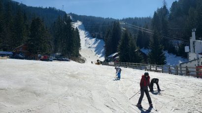 Se schiază în condiții de primăvară în Poiana Brașov