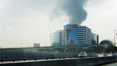 Zboruri suspendate temporar pe aeroportul din Dubai după un incendiu provocat de o dronă