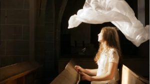 Trupa de teatru a Colegiului „Grigore Antipa” din Brașov prezintă spectacolul „Ajunge”