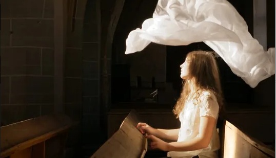 Trupa de teatru a Colegiului „Grigore Antipa” din Brașov prezintă spectacolul „Ajunge”