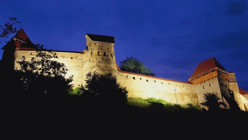 Cetatea Saschiz, locul legendelor și al refugiului medieval, revine în circuitul turistic