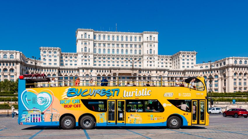 Bucharest City Tour: Autobuzele turistice supraetajate revin pe traseu