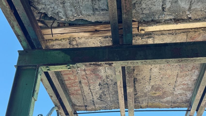 Accesul la platforma Belvedere de pe Tâmpa este restricționat din cauza stării de degradare