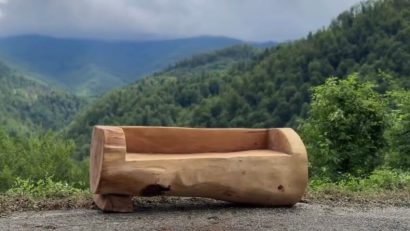 Mobilier urban din lemn sculptat și puncte de popas pentru turiști, în Țara Făgetului