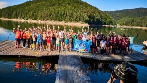 Traversarea Lacului Văliug 2026: Competiția de înot în ape deschise ajunge la ediția a XVI-a
