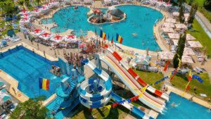 BRAȘOV: Piscinele de la munte, tot mai căutate pe caniculă