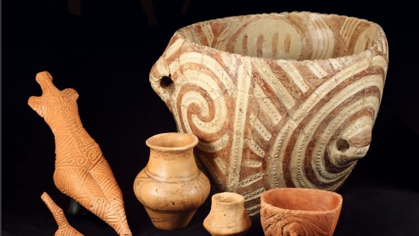 BOTOȘANI: Expoziția „Ecouri preistorice: artă miniaturală aparținând culturii Cucuteni”