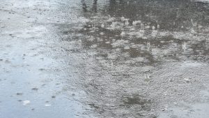România, între nopţi tropicale şi ploi torenţiale