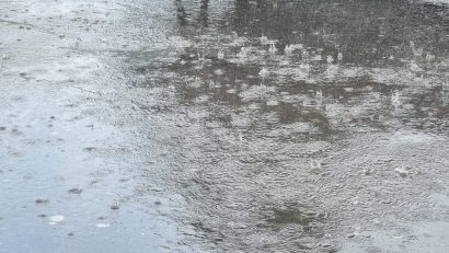 România, între nopţi tropicale şi ploi torenţiale