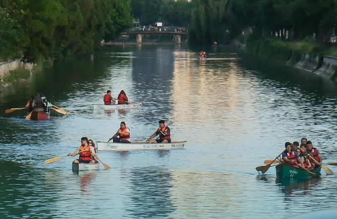 Plimbări gratuite cu caiacul și canoea pe Dâmbovița, în acest weekend