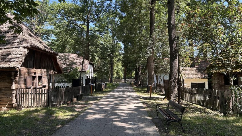 Una dintre cele mai vechi case din Banatul Montan, reconstruită la Muzeul Satului Bănățean