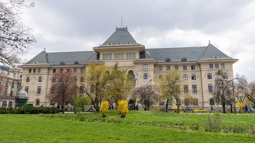 Porţile Primăriei Capitalei rămân deschise vara aceasta!