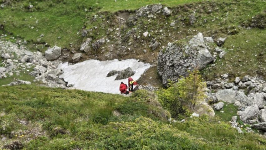 Salvamont Braşov a reluat căutările englezului de 18 ani dispărut în Valea Ţigăneşti