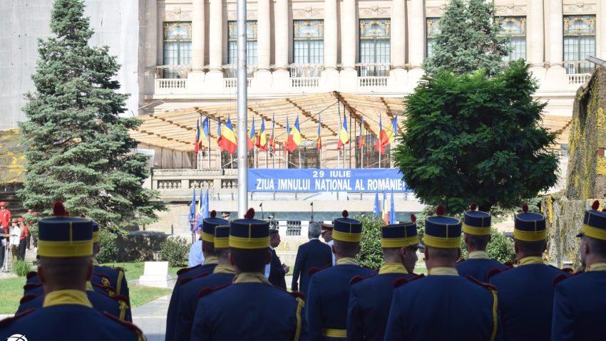 Ziua Imnului Naţional va fi sărbătorită miercuri. Ceremonii militare în toate garnizoanele din ţară