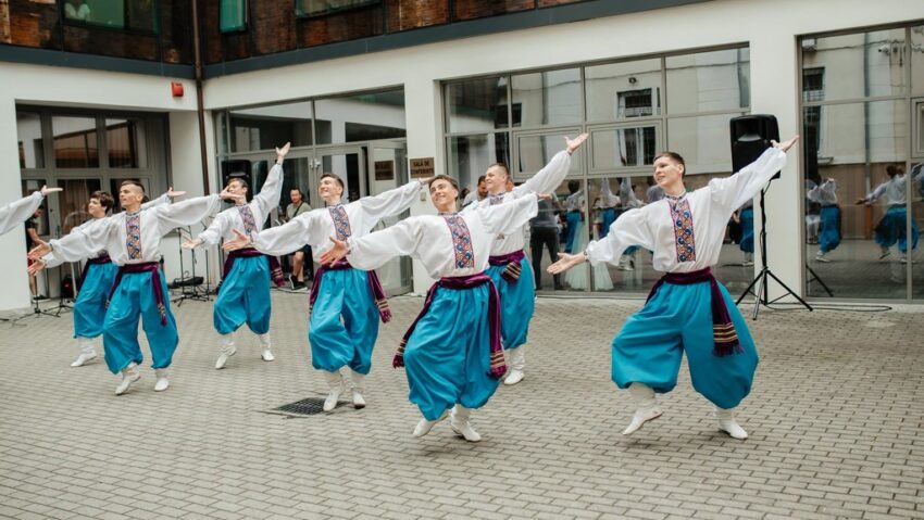 Artiști din șapte țări vin la Festivalul „Cântecele Munților”