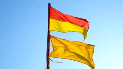 Salvamarii au arborat steagul galben pe plajele din Eforie