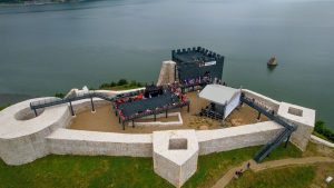 Expoziție de artă contemporană la Cetatea Ladislau din Coronini