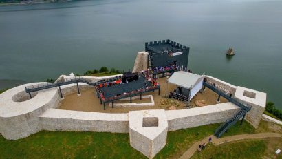 Expoziție de artă contemporană la Cetatea Ladislau din Coronini