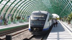 REPORTAJ: Trenul de la Gara de Nord până la Aeroportul „Henri Coandă”, mai ieftin decât o cursă cu o mașină de ride-sharing