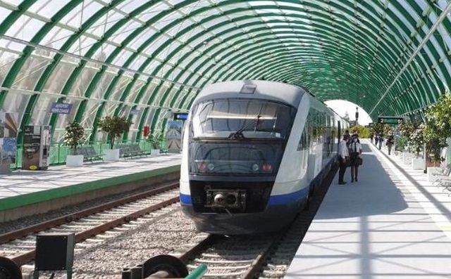 REPORTAJ: Trenul de la Gara de Nord până la Aeroportul „Henri Coandă”, mai ieftin decât o cursă cu o mașină de ride-sharing