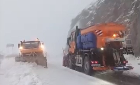 Ninsoare abundentă pe Transfăgărășan