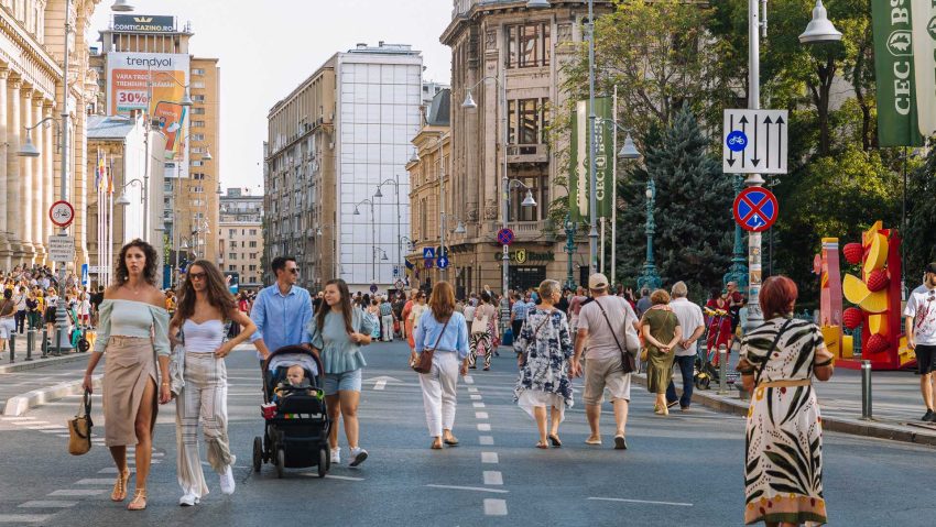 Străzi deschise București: O expoziţie de motociclete istorice, sesiuni de pictură şi activităţi sportive