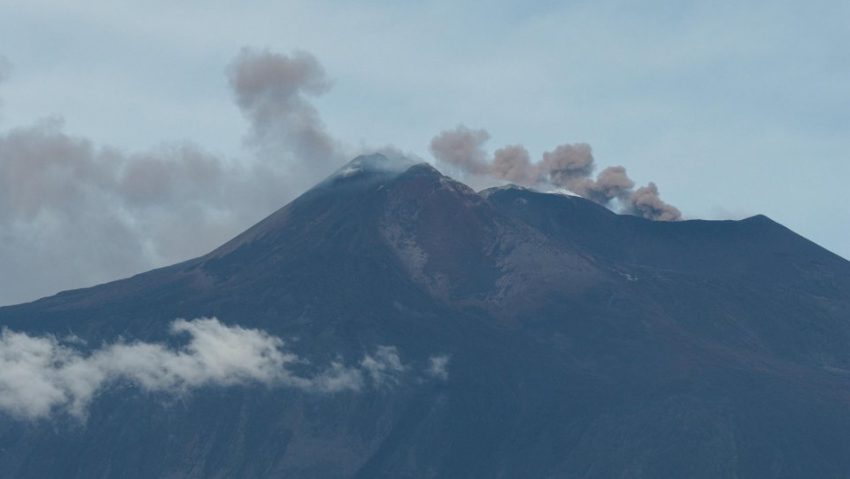 Zborurile pe aeroportul din Catania rămân suspendate