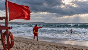 Proiect de lege: Sancţiuni pentru turiştii care ignoră indicaţiile salvamarilor