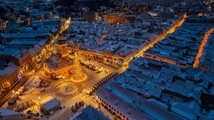 BRAȘOV: ,,Copilărie”, tema sărbătorilor de iarnă și a iluminatului de sărbători | VIDEO