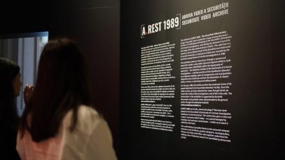 Nou tur ghidat la MNIR, în expoziția „A.REST 1989 – Arhiva video a Securității”